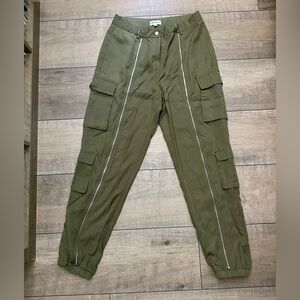 Superdown Frankie Zipper Cargo Pant Joggers in Army Green